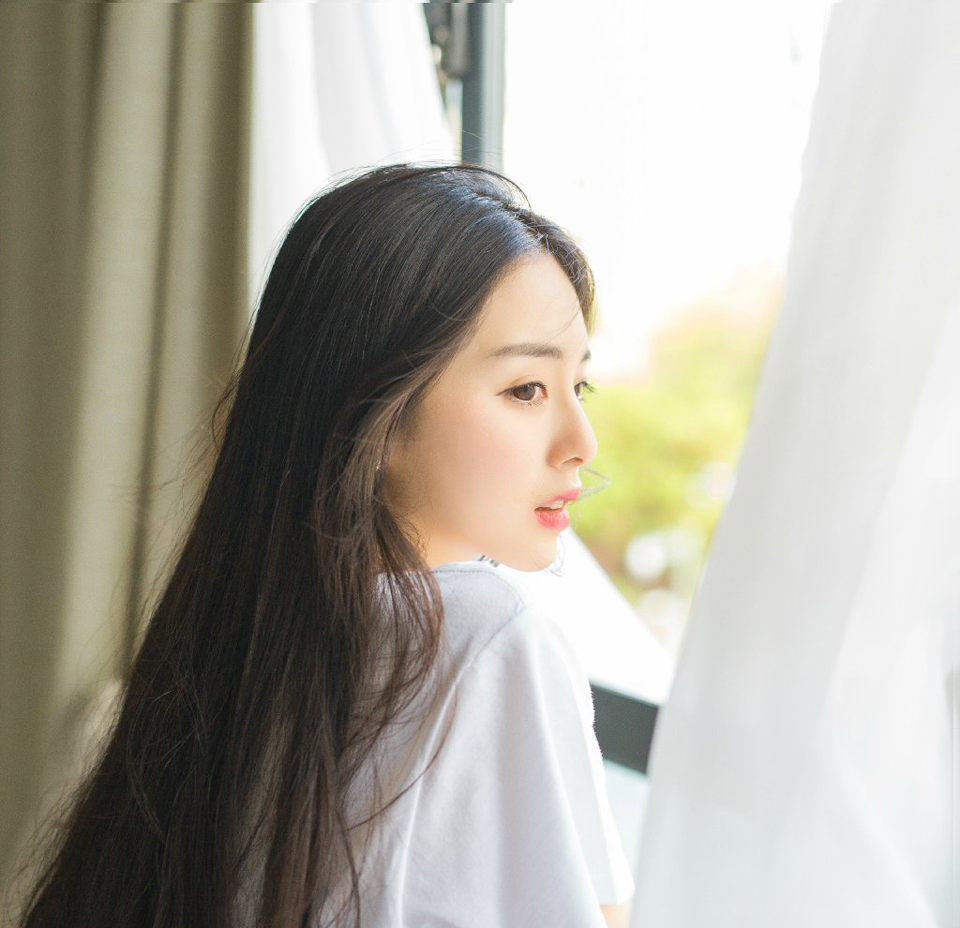 “军师，那诸葛亮如今正在猛攻江州，我等当速速派出援兵，以解江州之厄。”邓贤皱眉看向庞统道：“若能说降张任将军，由其说服一些关卡守将，则我军兵马可以直抵江州。”